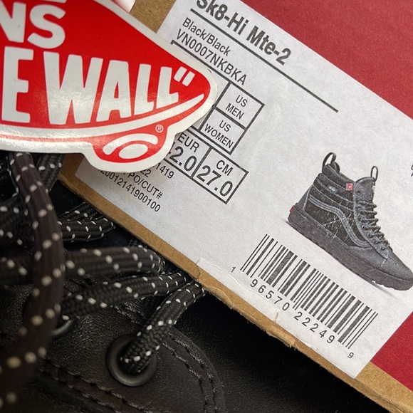 Vans • WMNS Sk8-Hi Mte-2
Black/Black
VN0007NKBKA
boots - sneakers - Picture 16 of 16